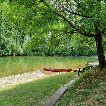 Pr' Vili Fani Kostel Bagian luar foto