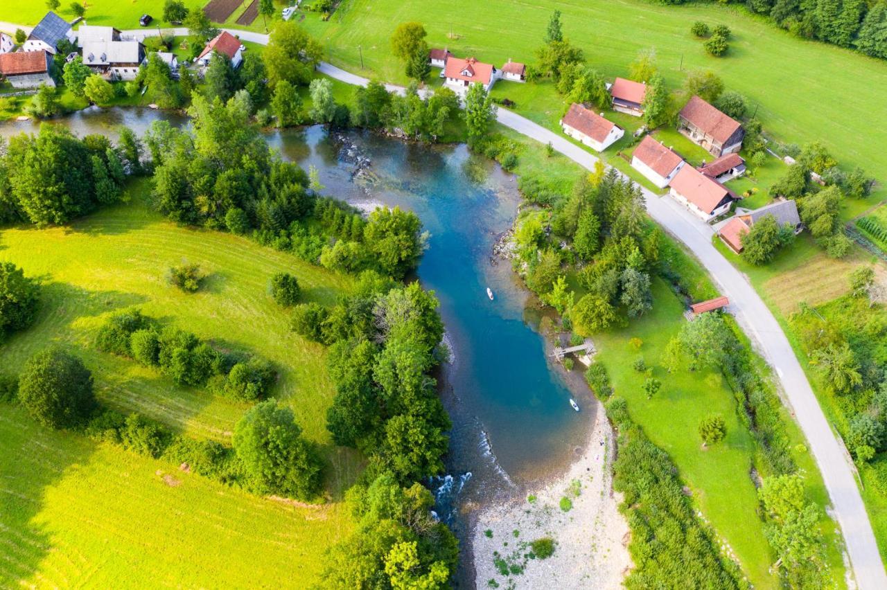 Pr' Vili Fani Kostel Bagian luar foto