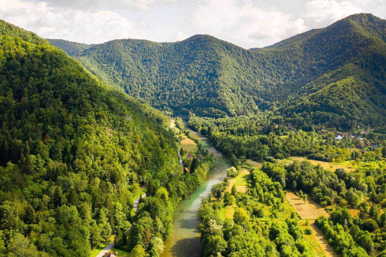 Pr' Vili Fani Kostel Bagian luar foto