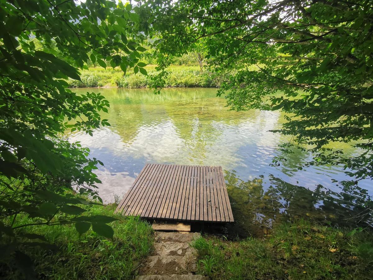 Pr' Vili Fani Kostel Bagian luar foto