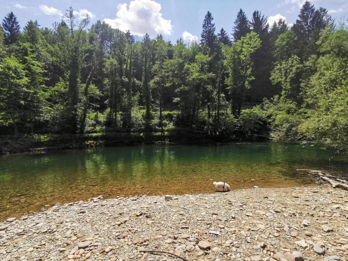 Pr' Vili Fani Kostel Bagian luar foto