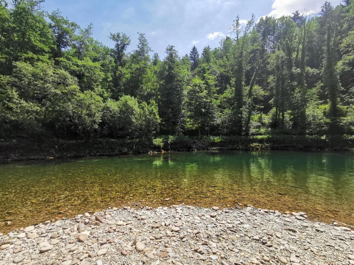 Pr' Vili Fani Kostel Bagian luar foto