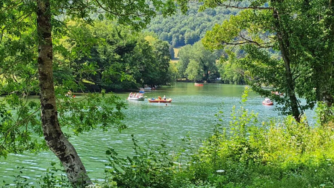 Pr' Vili Fani Kostel Bagian luar foto