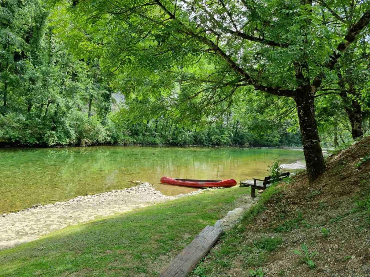 Pr' Vili Fani Kostel Bagian luar foto